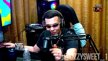 Ela Falou tanta Putaria que os Peitinhos dela ficou duro de tesão ao vivo no Podcast! - Lizzy Sweet