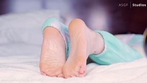 Goth 's pale soles get creamed