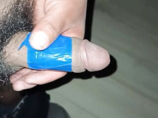 02. Potente masturbación sexual rápida de un joven fuerte – tiene pene grande