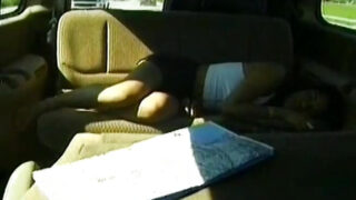 Pequeña belleza latina recibe sexo anal y creampie al aire libre