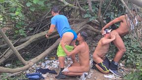 garoto passivo dando o cu nas trilhas dos casados