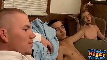 Straight buddies got together to jerk off together