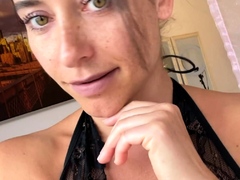 Busty MILF cam babe in lingerie pussy masturbation