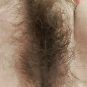 the hairy pussy of the 52 year old mature milf