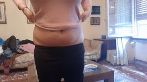 YOU MUST WORSHIP STEP MOM ASS !