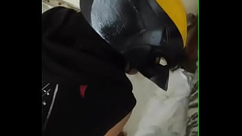 Rica culona con m&aacute_scara de Wolverine