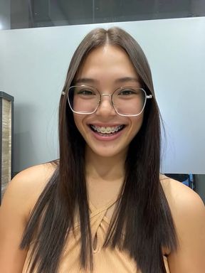 Tiny teen exposes her tits on OnlyFans
