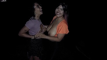 venezolanas me invitan hacer un trio en publico
