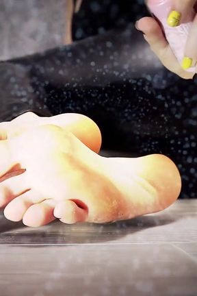 Deny your orgasm again and again over my oiled feet ! Mesmerizing mindfuck!