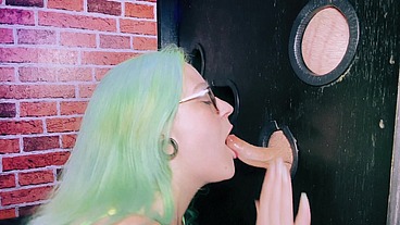 ElizabethHunny Loves the Gloryhole!