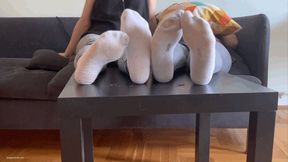 DIRTY WHITE SOCKS ROOMMATES WITH SMALL FEET - MOV HD