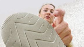 Princess Cindy - Clean the sneakers