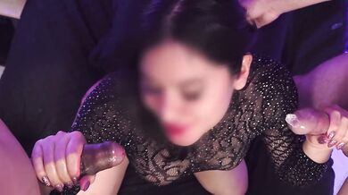 Sali con mis amigos swingers y termine en un trío con ellos.