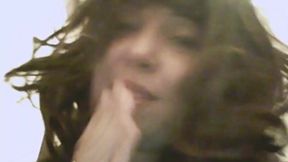 Mamma seduce il suo ragazzo con parole sporche e mastica mentre lui la