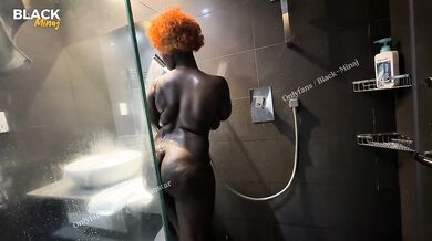 Sporty quickie trap in changing room with African mate