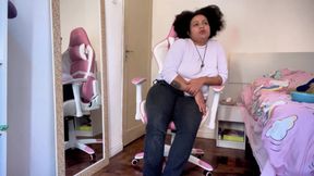 BBW Eating and P Farting While BF Is Watching and Annoying