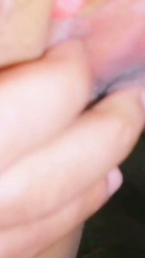 srilanka Outdoor sexy couple hot kissing ,fucking and pissing   Clip 1