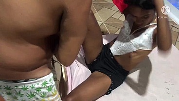 Novinha safada seduzindo 2 tiozão falou q nós dois não aguentava com ela nós mostramos a ela q panela velha q faz comida boa