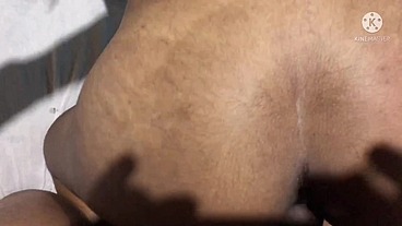 Novinha safada seduzindo 2 tiozão falou q nós dois não aguentava com ela nós mostramos a ela q panela velha q faz comida boa
