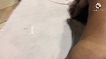 Novinha safada seduzindo 2 tiozão falou q nós dois não aguentava com ela nós mostramos a ela q panela velha q faz comida boa