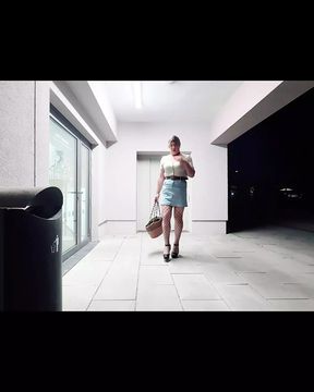 Sissy riding Dildo in Public on Glas Door