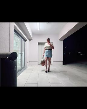 Sissy riding Dildo in Public on Glas Door