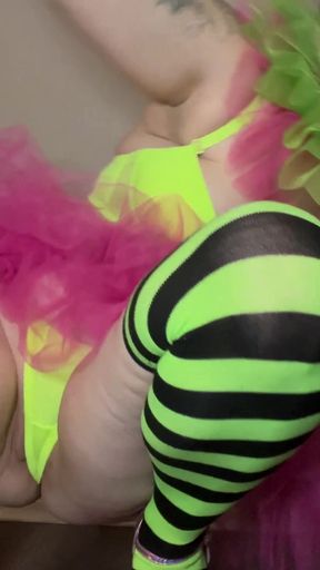 Clown Girl Fisting Her Squirting Pussy