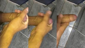 punheta gostosa do corninho no banheiro do trabalho