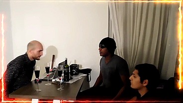 INTERRACIAL , LA COJIDA DE UNA PUTA ENTRE AMIGOS LA COJEN Y LA RECOJEN PRIMERA PARTE