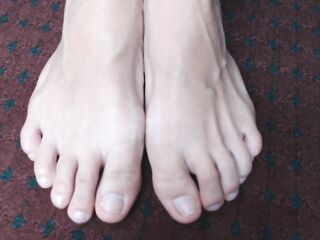Abby's toes no polish wiggling