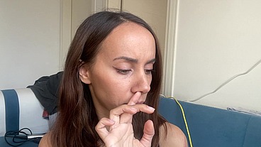 I pick my nose while Im check smartphone