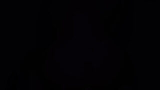 Pemujaan kaki berubah menjadi menjijikkan ketika para pria amatir memasukkan tinju ke dalam anus yang menganga, masturbasi, dan mengeluarkan "golden shower" (semburan air mani).