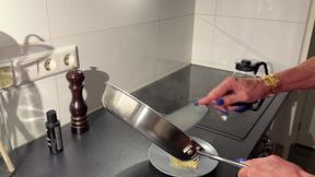 Trans Mistress Naomiperv Makes Breakfast for You Using a Speculumher Slave.