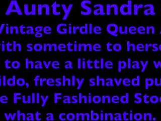 Vgq37 Aunty Sandra and Her Glass Vibrator