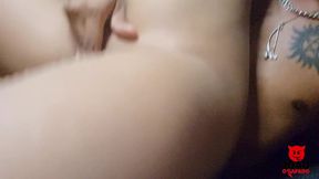 novinho comendo uma desconhecida sem camisinha dentro do carro