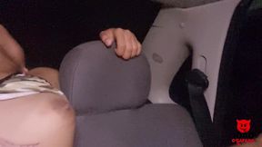 novinho comendo uma desconhecida sem camisinha dentro do carro