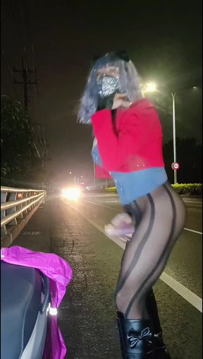 Carry out the audience's instructions during live broadcast until ejaculation .26.(@01:55)