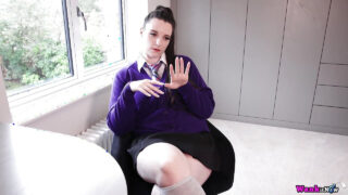 A morena Gina Gerson e Ivy Rain recebem uma intensa surra anal em POV