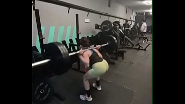 Entrenando gl&uacute_teos en el gym