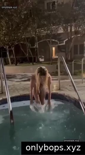 Famous teen influencer exposes her body on TikTok