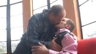 мастурбация, члены, волосатые, старые и молодые, старые, маленькие, папочки – молодые гей-шлюхи получают анальный трах, большой член