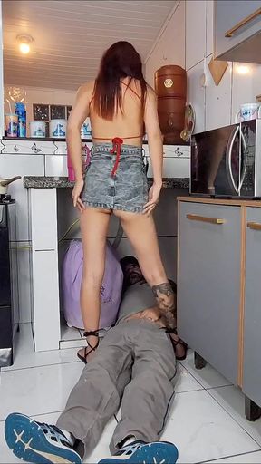 Married woman gets plumber without panties and teases him!   Clip 1