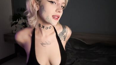 Alt goth girl with ahegao drool fucks herself begging for more