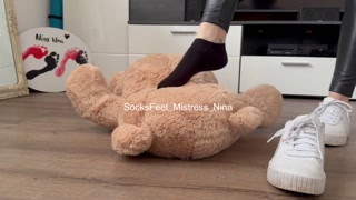 Enjoy the sight of me stepping on the teddy bear.. 🐻🔥