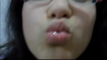 Se masturba en el ba&ntilde_o