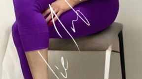 Obbligo il Cornuto a segarsi con un mio video , prima di spompinare il Bull di turno