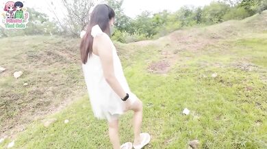 A Thai nerd squirts abandonné in the forest park blowing her teen pussy raw