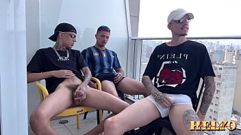 NA GOMA DO MEU PARCEIRO FALTOU &Aacute_GUA E ELE VEIO TOMAR BANHO NA MINHA