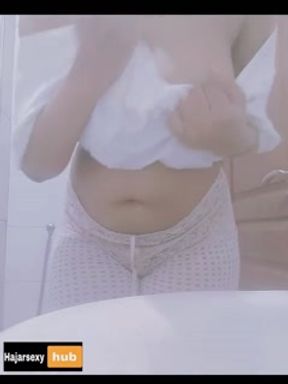 كنفيق شاعلة باغيا زب كبير احح شحال مشهياه ناكلو 🤤