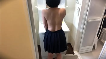 友達の家に泊まりに行って朝起きて顔洗おうと思ったら友達のいも◯との着替えをみてしまいムラムラして後ろからハグしたら..